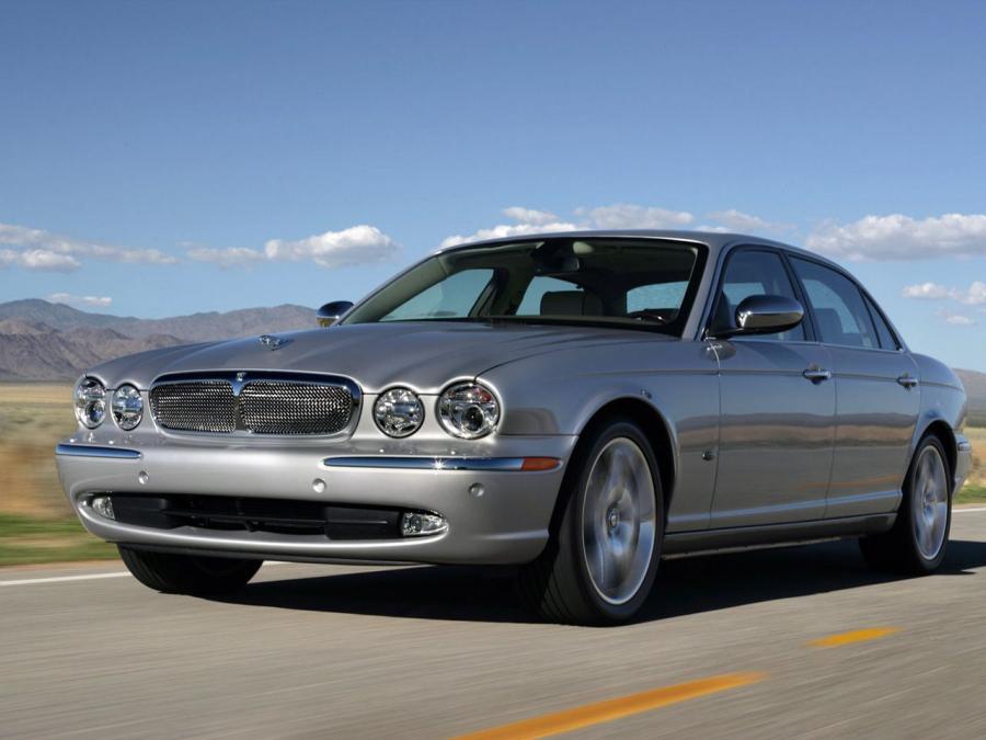  Jaguar XJ Super V8 2003 года  (фото 1 из 46)